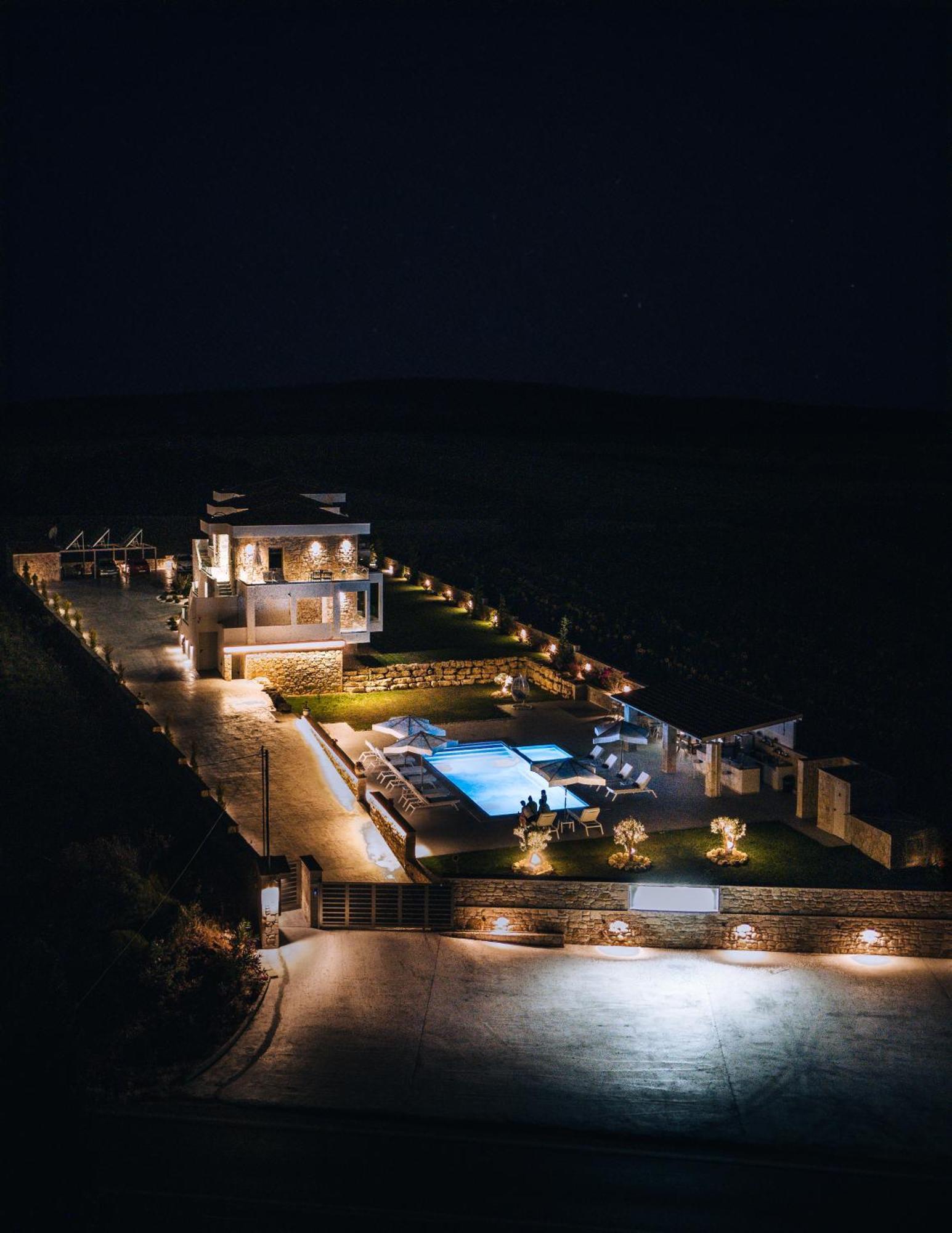 Anna Mare Luxury Apartments Афитос Экстерьер фото